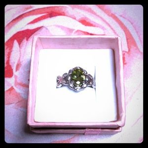 Green oval flower statement cocktail fashion ring